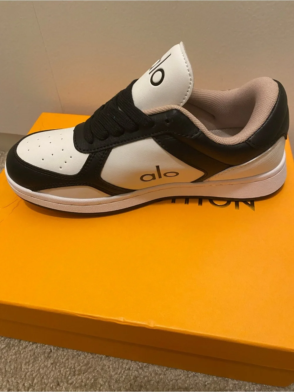 ALO Yoga Black, White and Beige Low-Top Sneakers